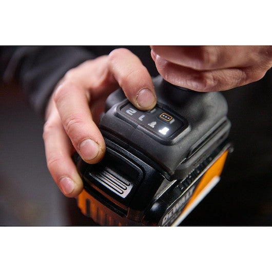 Cheie de impact compactă, cu motor fără perii, 1/2" cu pin de blocare, DEWALT® x McLaren F1 Team 18V XR® Ediție Specială – 2 x 5,0Ah - DCF92MP2TQW