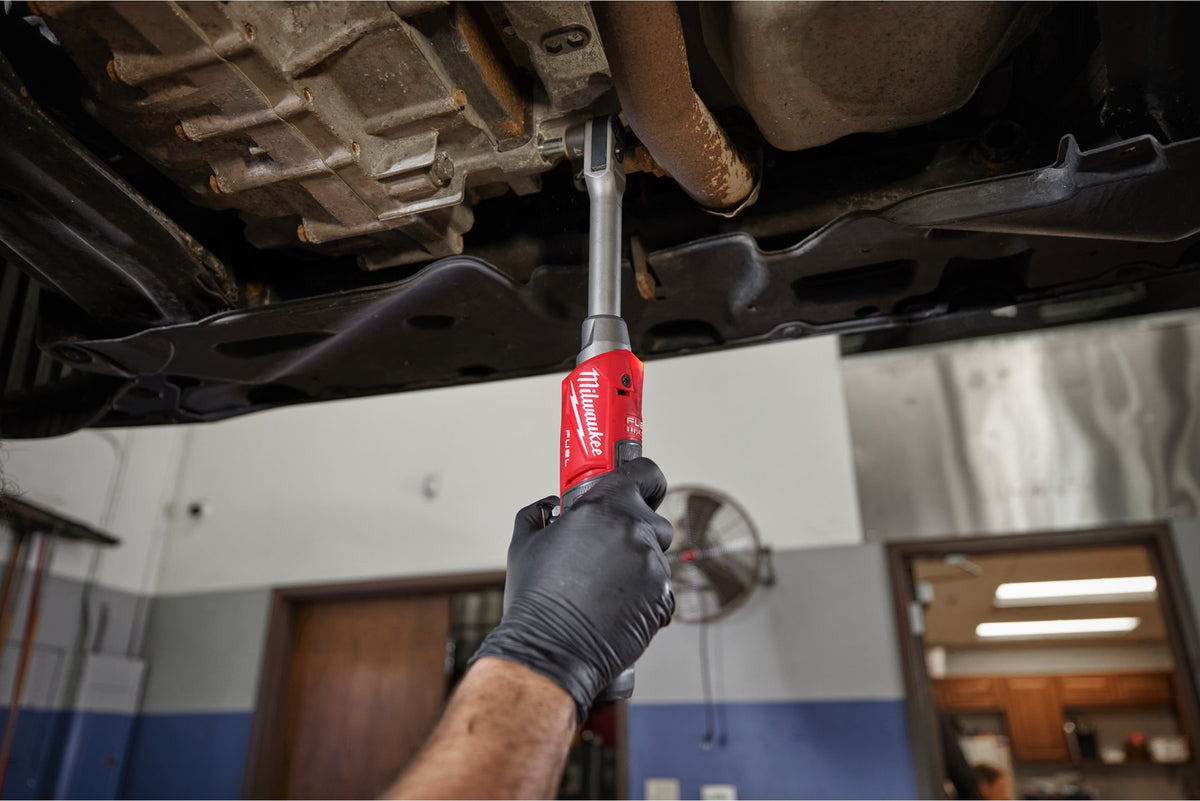 Antrenor cu clichet Milwaukee M12 FPTR-202X, FUEL™ INSIDER™ PASS-THROUGH, 2 x acumulator M12 B2, 1 x încărcător C12 C, 1 x cutie HD, cod 4933499411