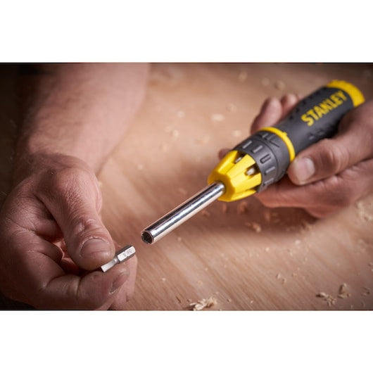 Șurubelniță clichet STANLEY® cu set de biti - 68010
