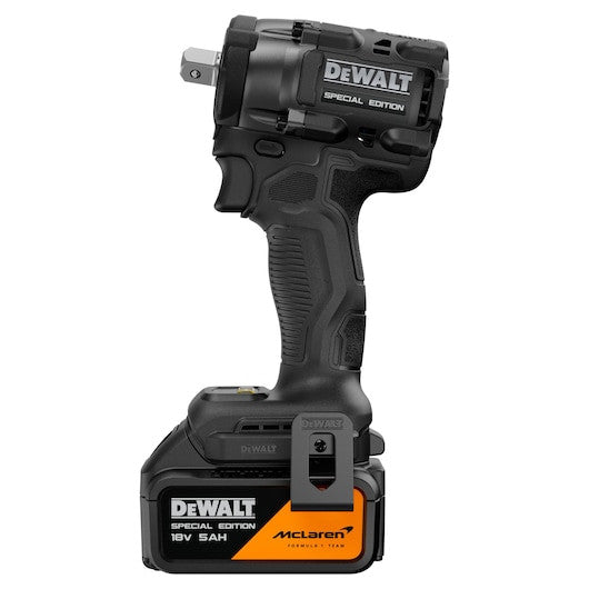 Cheie de impact compactă, cu motor fără perii, 1/2" cu pin de blocare, DEWALT® x McLaren F1 Team 18V XR® Ediție Specială – 2 x 5,0Ah - DCF92MP2TQW