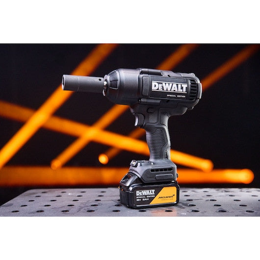 Cheie cu impact DEWALT® x McLaren F1 Team 18V XR® fără perii, inel de reținere de 1/2", cu cuplu ridicat - 2 acumulatori de 5Ah - DCF99MP2TQW