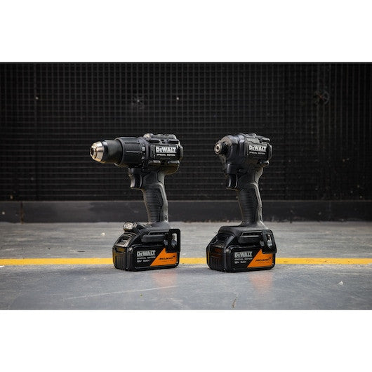 Set 2 unelte: mașină de înșurubat cu impact și mașină de găurit cu percuție, cu motor fără perii, DEWALT® x McLaren F1 Team 18V XR® Ediție Specială - 2 x 5Ah - DCK2222MP2TQW