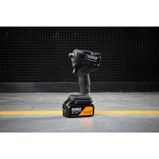 Cheie de impact compactă, cu motor fără perii, 1/2" cu pin de blocare, DEWALT® x McLaren F1 Team 18V XR® Ediție Specială – 2 x 5,0Ah - DCF92MP2TQW