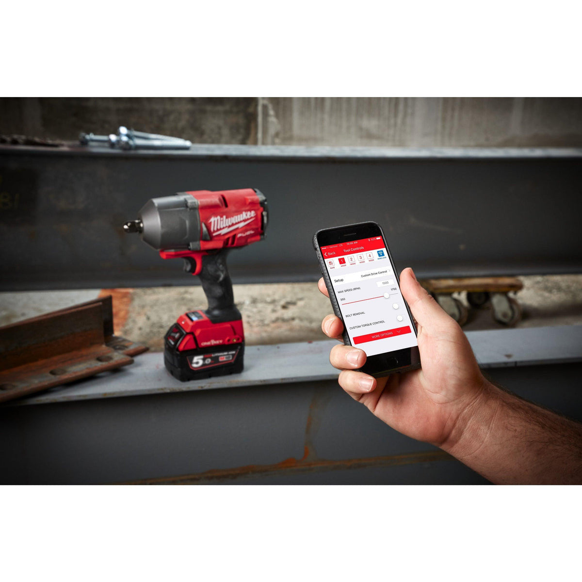 Cheie de impact Milwaukee 1/2″ 1356Nm 18V M18ONEFHIWF12-502X, ONE-KEY™ M18 FUEL™, cuplu ridicat și inel de fixare, cod 4933459727, 2 x M18 B5 acumulator, M12-18 FC încărcător, cutie HD