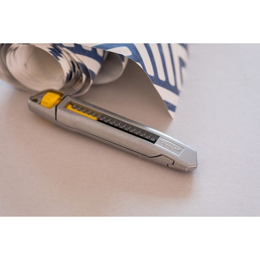 Cuțit cu lamă segmentată STANLEY® InterLock® de 18 mm, metalic - 10018