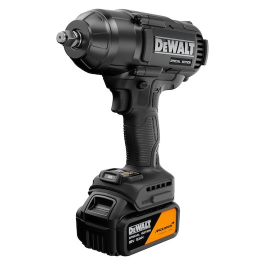 Cheie cu impact DEWALT® x McLaren F1 Team 18V XR® fără perii, inel de reținere de 1/2", cu cuplu ridicat - 2 acumulatori de 5Ah - DCF99MP2TQW