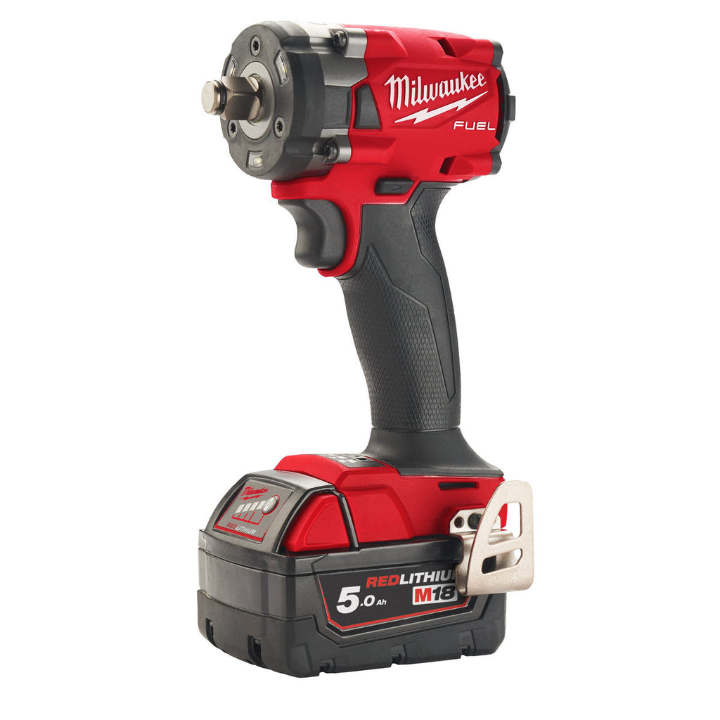 Cheie de impact Milwaukee 1/2″ 339Nm 18V M18FIW2F12-502X, M18 FUEL™ compactă cu inel de fixare, cod 4933478444, 2 x M18 B5 acumulator, M12-18 FC încărcător, cutie HD