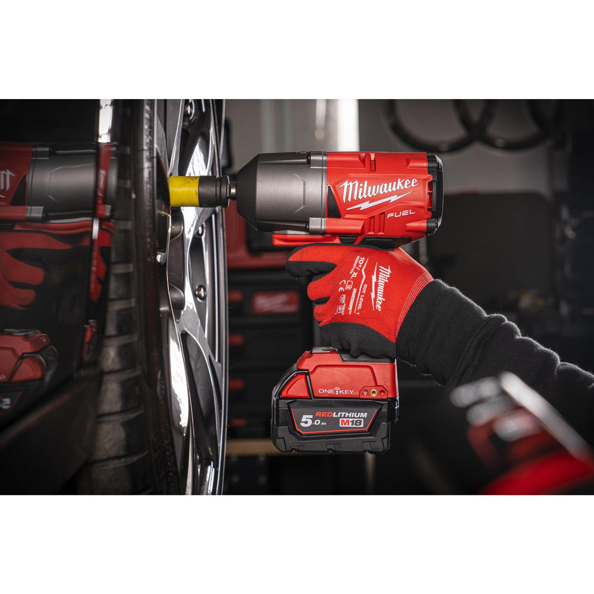 Cheie de impact Milwaukee 1/2″ 1356Nm 18V M18ONEFHIWF12-502X, ONE-KEY™ M18 FUEL™, cuplu ridicat și inel de fixare, cod 4933459727, 2 x M18 B5 acumulator, M12-18 FC încărcător, cutie HD