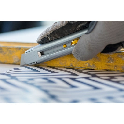 Cuțit cu lamă segmentată STANLEY® InterLock® de 18 mm, metalic - 10018