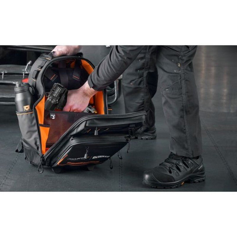 Rucsac troller pentru scule DeWalt x McLaren F1 Team DWST60101-9, 350 x 240 x 540 mm - DWST601019Scule si echipamente service